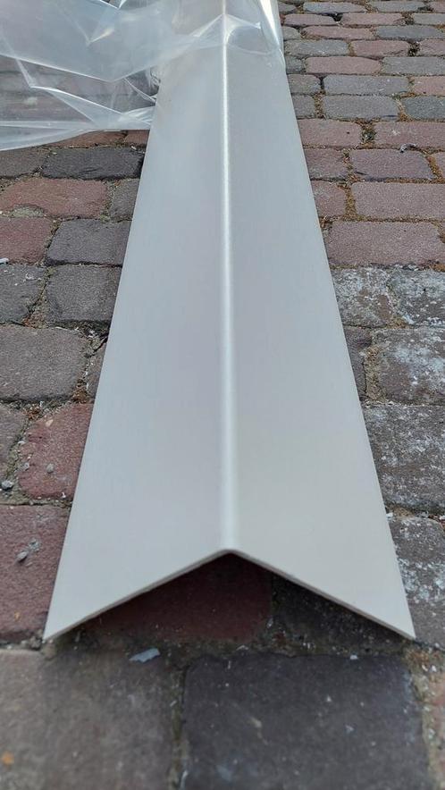 Kunstof Nieuw hoekprofiel houtnerf crème 9001 12cmx12cm 384L, Doe-het-zelf en Verbouw, Plinten en Afwerking, Nieuw, Plinten, Kunststof