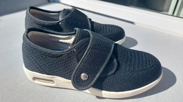 Nieuwe schoenen met klittenband maat 41 zwart beschikbaar voor biedingen
