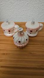 3 kerstballen, 2 theekopjes met 1 cupcake, NIEUWstaat!, Diversen, Kerst, Ophalen of Verzenden, Zo goed als nieuw