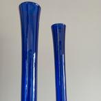 Hoge glazen blauwe vazen., Ophalen, 50 tot 75 cm, Blauw, Glas