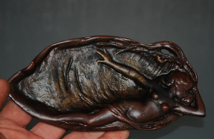 Jugendstil​ Art Nouveau Schaal - Naakt Jonge Vrouw in Golven, Antiek en Kunst, Curiosa en Brocante, Ophalen of Verzenden