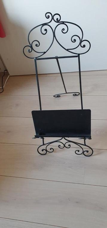 Mooie smeedijzeren standaard voor een boek, schilderij enz.  beschikbaar voor biedingen