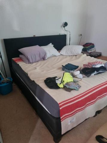 Elektrisch bedienbare queensize Boxspring zwart  beschikbaar voor biedingen