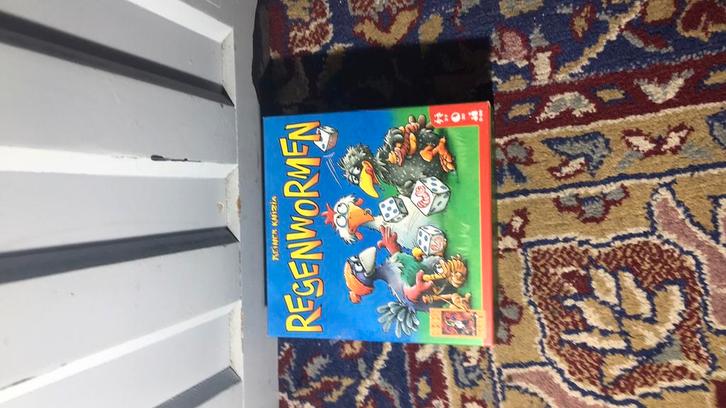 Regenwormen, Hobby en Vrije tijd, Gezelschapsspellen | Bordspellen, Zo goed als nieuw, Ophalen of Verzenden