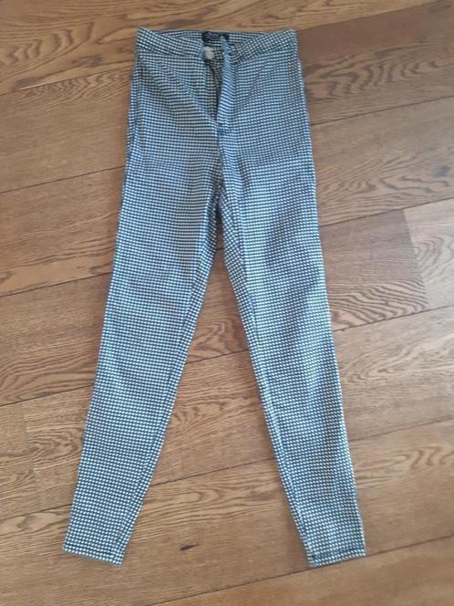 Bershka zwart/witte ruitjes broek - S, Kleding | Dames, Broeken en Pantalons, Zo goed als nieuw, Maat 36 (S), Zwart, Lang, Ophalen of Verzenden
