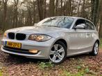 BMW 1-Serie 1.6 116I 3DR 2009 Zilvergrijs, Auto's, BMW, Stof, 1599 cc, 4 cilinders, 4 stoelen