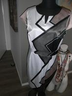 MEKSTONE jurk mt 42 valt als 38/40 wit/taupe/beige/zwart, Maat 38/40 (M), Overige kleuren, Nieuw, Ophalen of Verzenden