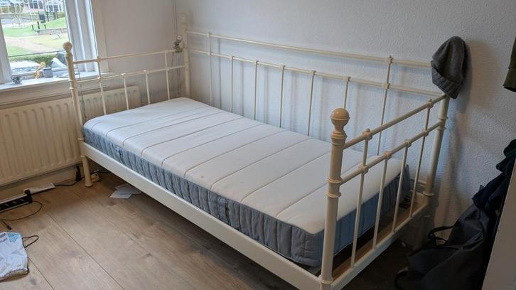 Ikea Wit Bedframe, Huis en Inrichting, Slaapkamer | Bedden, Zo goed als nieuw, Eenpersoons, 90 cm, 200 cm, Metaal, Wit, Ophalen