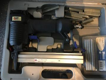 Ferm pneumatische tacker type FTP-200 in kunststof koffer beschikbaar voor biedingen