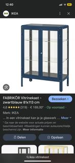 FABRIKÖR vitrinekast zwartblauw ikea, Huis en Inrichting, Kasten | Vitrinekasten, Ophalen, Met plank(en), 100 tot 150 cm, 50 tot 100 cm