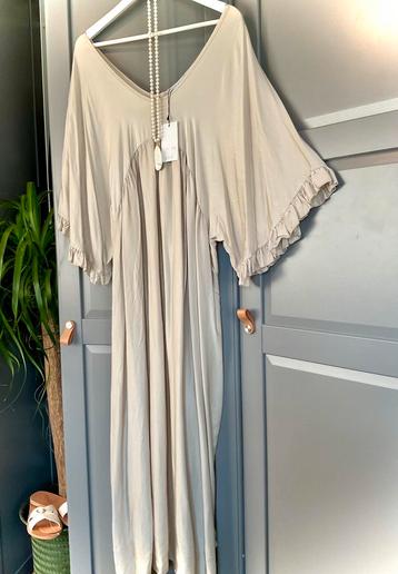 Vrouwelijke kaftan dress zandkleur satijn look mt. 40 - 42 beschikbaar voor biedingen