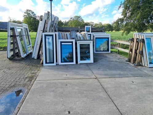 Goedkope kunststof kozijnen met dubbelglas, Doe-het-zelf en Verbouw, Kozijnen en Schuifpuien, Zo goed als nieuw, Raamkozijn, Kunststof