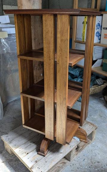 Boekenmolen beschikbaar voor biedingen