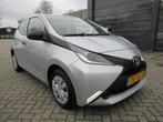Toyota Aygo 1.0 VVT-i x-fun / NAV / AIRCO / CRUISE CONTROL /, Voorwielaandrijving, Gebruikt, Euro 6, 4 stoelen