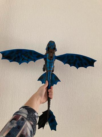 Fire breathing toothless beschikbaar voor biedingen