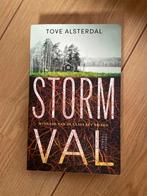 Stormval - Tove Alsterdal - Thriller Cargo, Ophalen of Verzenden, Zo goed als nieuw, Scandinavië