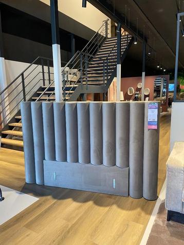 Hoofdbord + voetbord Stripe beschikbaar voor biedingen