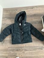 Nike kinderjas maat 122-128, Kinderen en Baby's, Kinderkleding | Maat 92, Ophalen, Gebruikt, Jongen of Meisje, Jas