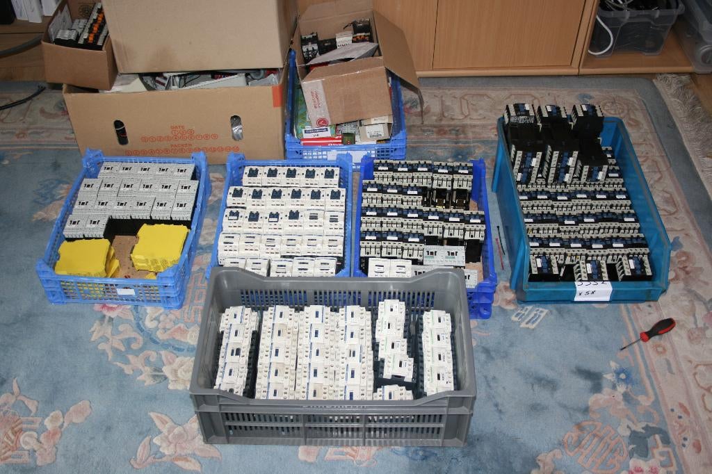 HEEL VEEl  RELAIS CONTACTORS voor 3 fase 380, Verzenden, Zo goed als nieuw