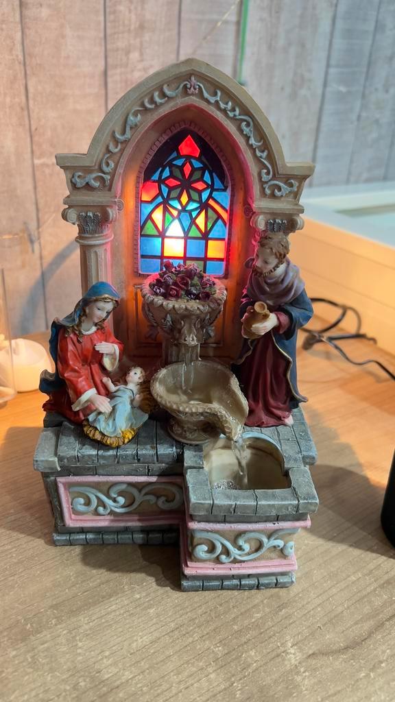 Heilige Familie Figuur met Fontein en Verlichting, Antiek en Kunst, Antiek | Religie, Ophalen of Verzenden