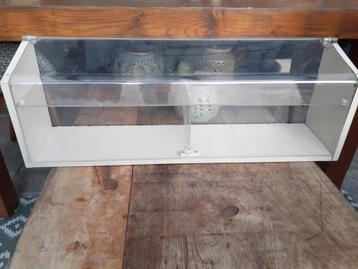 Vitrine  beschikbaar voor biedingen