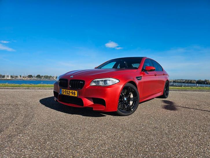 BMW 5-Serie M5 4.4 412KW/560PK 2013 Rood, Auto's, BMW, Particulier, 5-Serie, Benzine, E, Sedan, Automaat, Geïmporteerd, Rood, Achterwielaandrijving