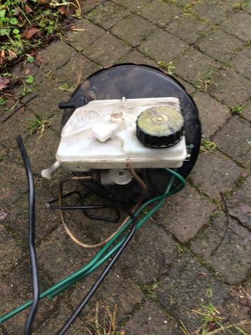 Rempomp en reservoir Peugeot 206 beschikbaar voor biedingen