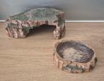Terrarium huisje en bakje voor voer of drinken. Samen €10,-.