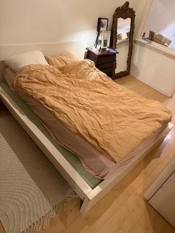 Ikea bed (matras 160x200) beschikbaar voor biedingen