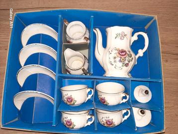VINTAGE THEESERVIESJE  UIT DE JAREN  40  beschikbaar voor biedingen