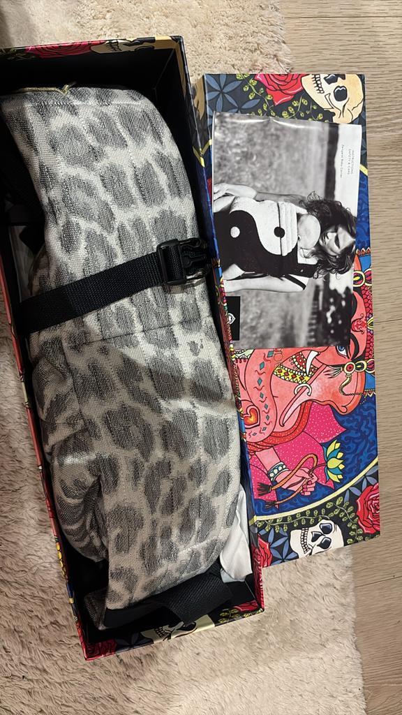 Artipoppe Draagzak Newborn - Zo goed als nieuw!, Kinderen en Baby's, Babydragers en Draagdoeken, Zo goed als nieuw, Draagzak, Buik