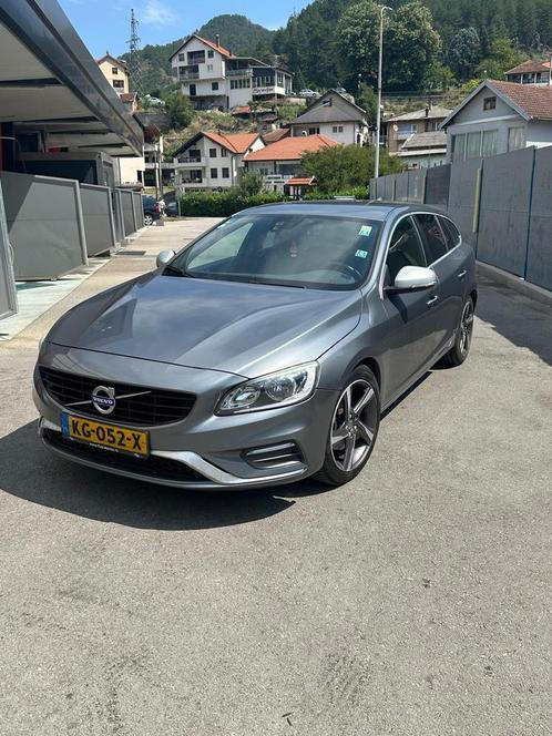 Volvo V60 R Design D3 150pk Geartronic 2016 Grijs, Auto's, Volvo, Particulier, V60, Achteruitrijcamera, Adaptive Cruise Control