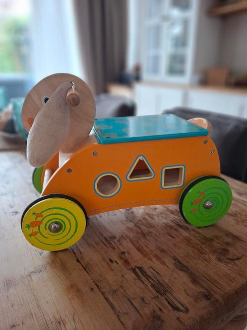 Houten loop auto. Met opbergvakje., Kinderen en Baby's, Speelgoed | Houten speelgoed, Gebruikt, Ophalen