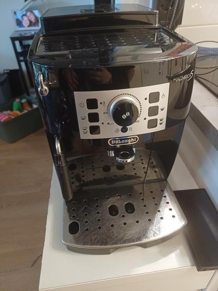 DeLonghi Magnifica S Koffiezetapparaat, Witgoed en Apparatuur, Koffiezetapparaten, Zo goed als nieuw, Koffiebonen, Koffiemachine