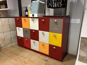 kast met lade (15 stuks) beschikbaar voor biedingen