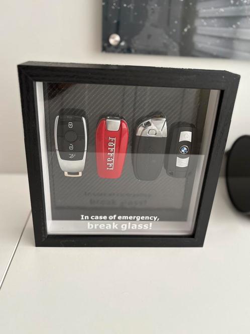 Showcase met Ferrari, BMW, Mercedes,Lamborghini sleutels., Verzamelen, Merken en Reclamevoorwerpen, Zo goed als nieuw, Overige typen