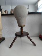 Oud pruikenhoofd op staander, Ophalen of Verzenden