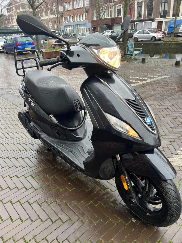 Piaggio new fly, Fietsen en Brommers, Scooters | Piaggio, Gebruikt, Fly, Maximaal 45 km/u, Benzine, Ophalen