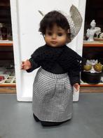 OUDE CELLULOID POP in KLEDERDRACHT I.Z.G.STAAT hoog 41 cm, Verzamelen, Poppen, Ophalen of Verzenden, Gebruikt, Pop