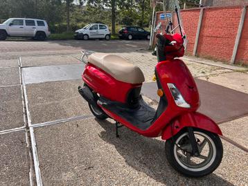 Sym fiddle 2 45km zeer nette staat beschikbaar voor biedingen