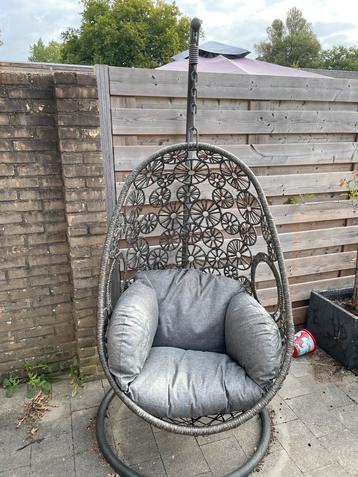Hangstoel beschikbaar voor biedingen