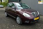 Lancia Ypsilon 1.4-16V Oro Automaat| Airco leuke auto, Auto's, 970 kg, Gebruikt, 400 kg, Alcantara