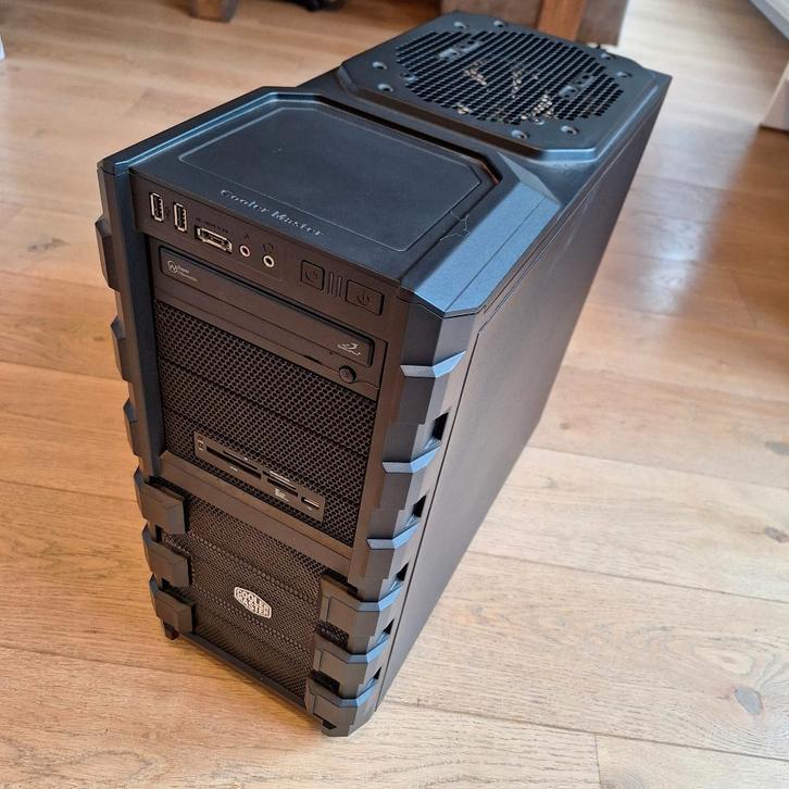 Oudere Game PC met mooie kast, Computers en Software, Desktop Pc's, Gebruikt, 3 tot 4 Ghz, HDD, SSD, 16 GB, Met videokaart, Gaming