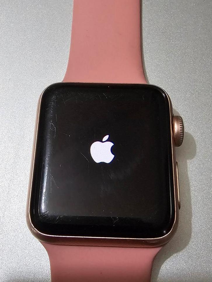 Apple Watch Series 3 - 38mm, Sieraden, Tassen en Uiterlijk, Smartwatches, iOS, Roze, Verzenden