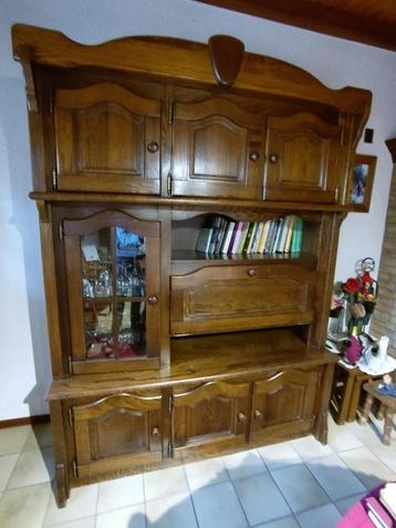 Eiken wandmeubel beschikbaar voor biedingen