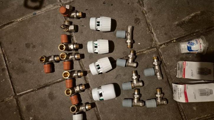 Thermostaatkranen Danfoss, Comap, Honeywell, Doe-het-zelf en Verbouw, Verwarming en Radiatoren, Nieuw, Radiator, Minder dan 30 cm