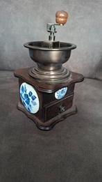 Antieke koffiemolen met Delfts blauwe accenten, Ophalen, Gebruikt