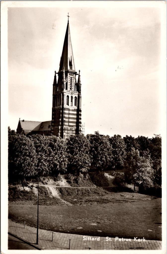 St. Petrus Kerk Sittard - 2 ansichtkaarten, Verzamelen, Ansichtkaarten | Nederland, Ongelopen, Limburg, 1940 tot 1960, Verzenden