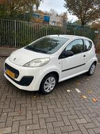 witte Peugeot 107, Voorwielaandrijving, 4 stoelen, Origineel Nederlands, Handgeschakeld
