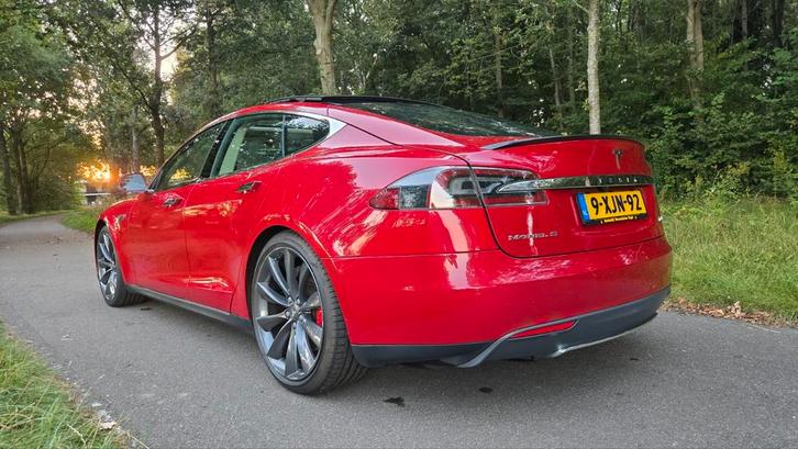Tesla Model S P85+ 2014 Rood 422PK, Auto's, Tesla, Particulier, Model S, Achteruitrijcamera, Climate control, Cruise Control, Elektrische achterklep